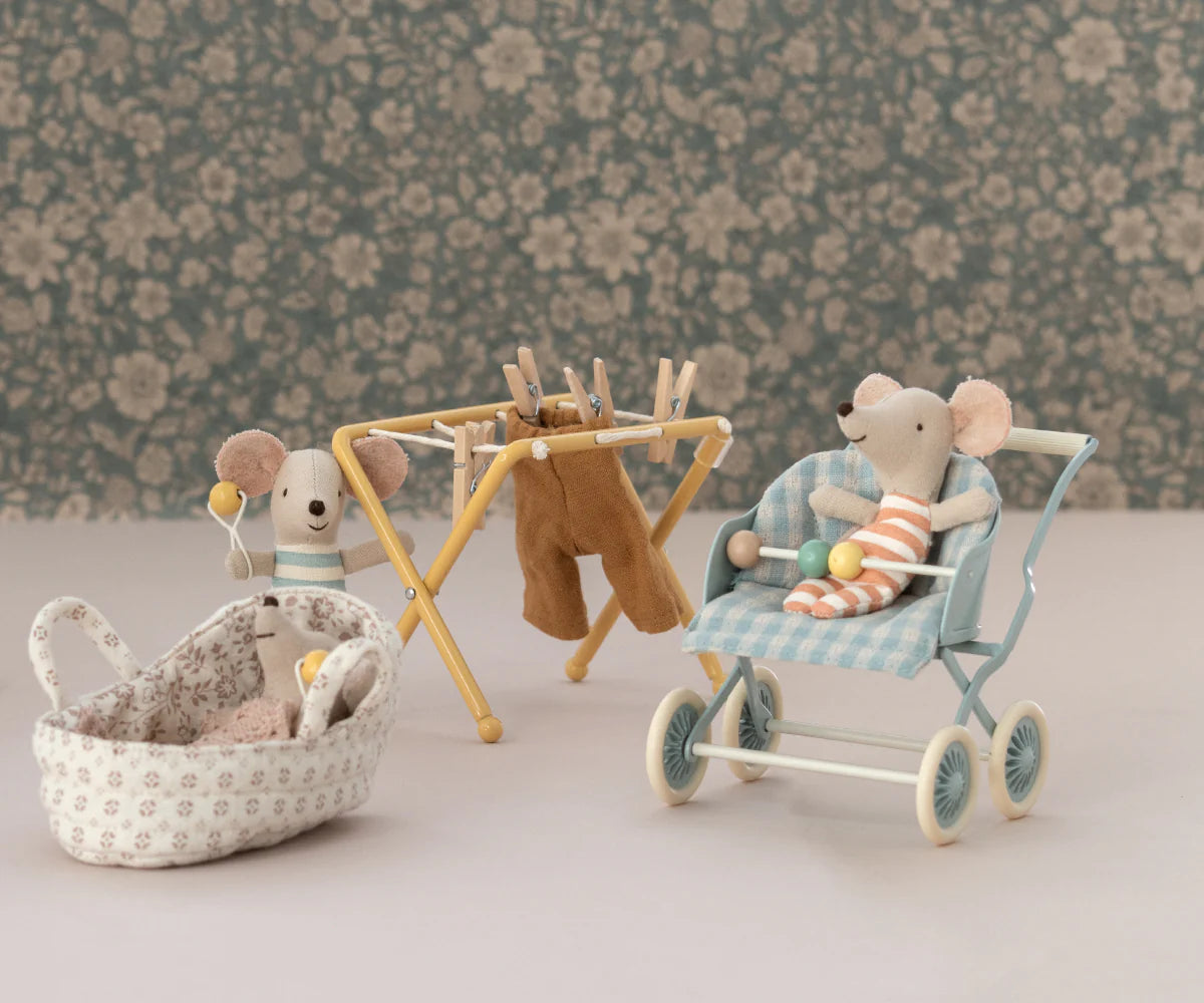 Clothes rack, mouse