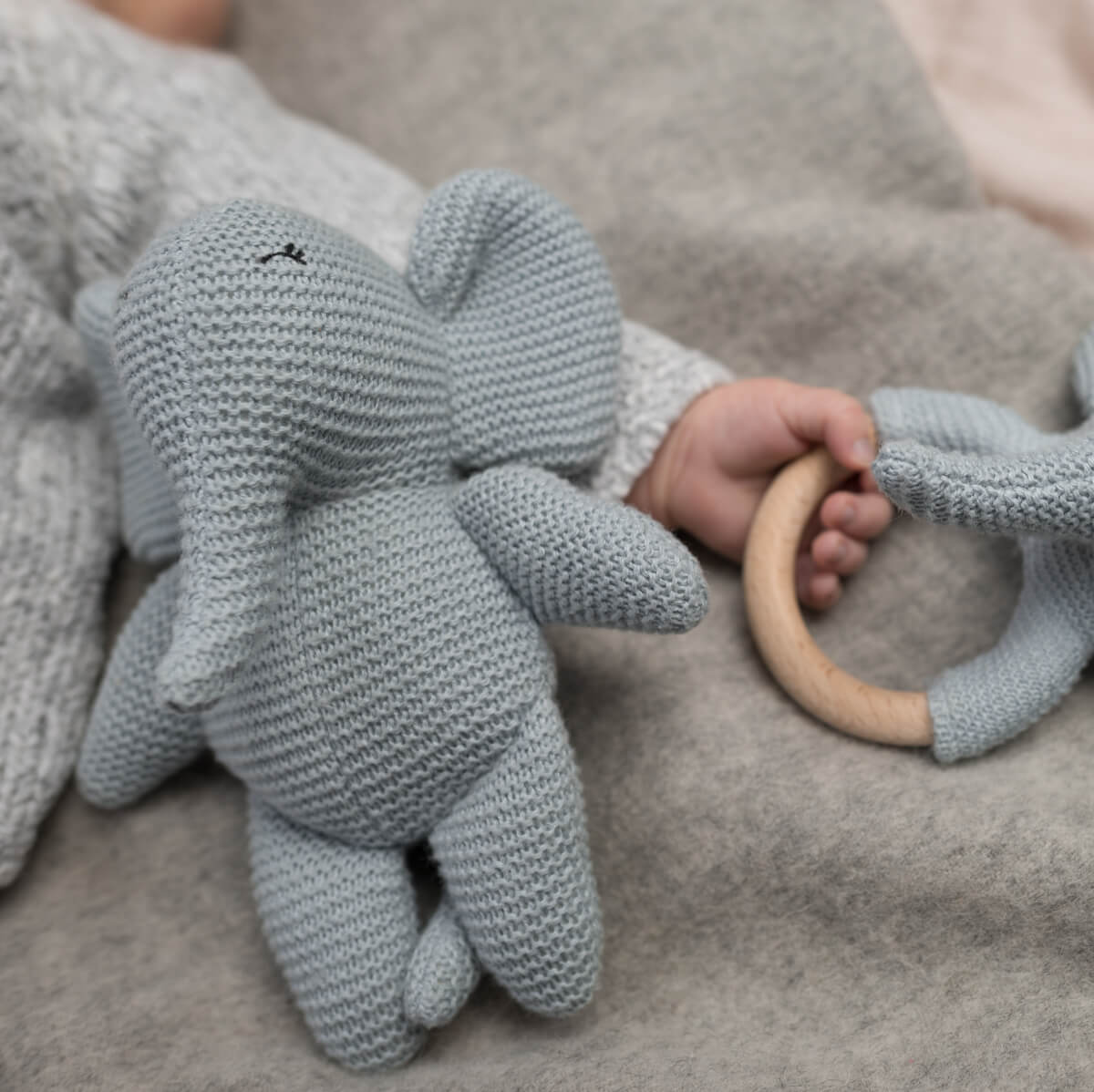 Kuscheltier „Elvy der Elefant“ mit Glöckchen