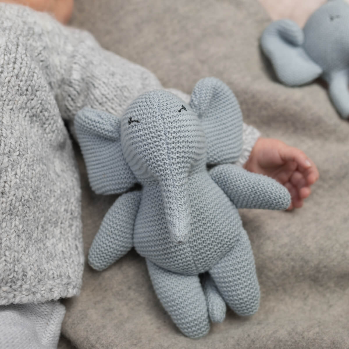 Kuscheltier „Elvy der Elefant“ mit Glöckchen